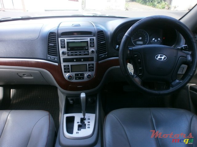 2007' Hyundai Santa Fe photo #3
