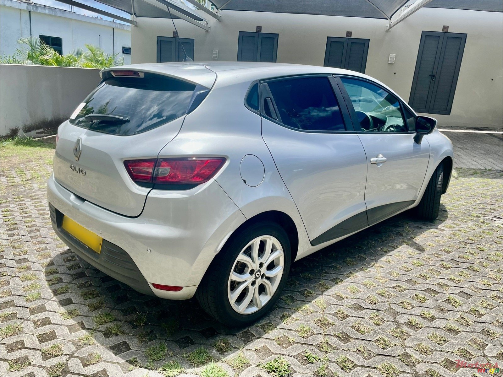 2017' Renault Clio Hatchback 1.2 A Turbo photo #4