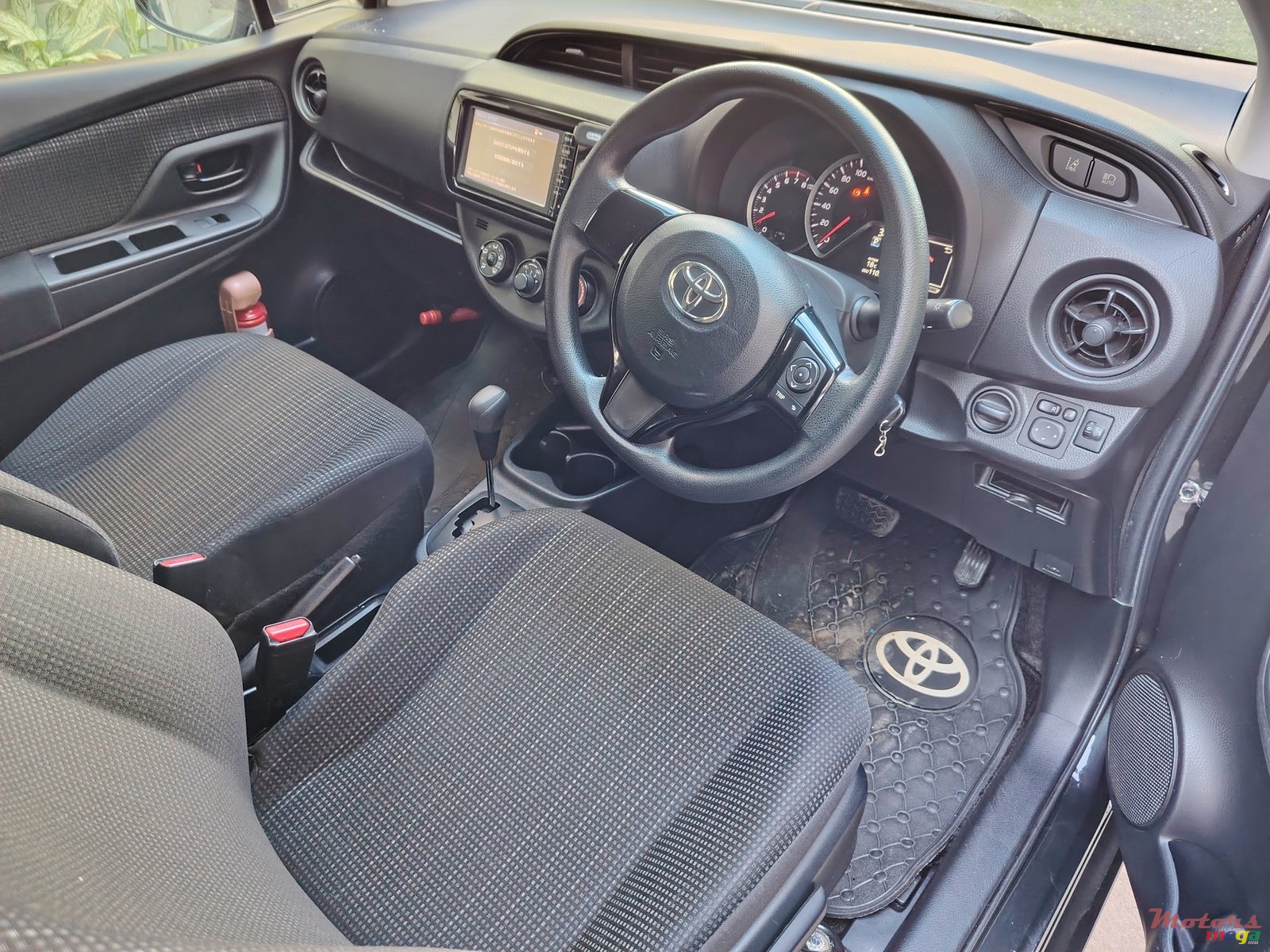 2017' Toyota Vitz 1320cc photo #3