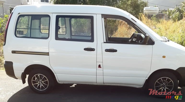 2003' Toyota Town Ace Goods Vehicle photo #3