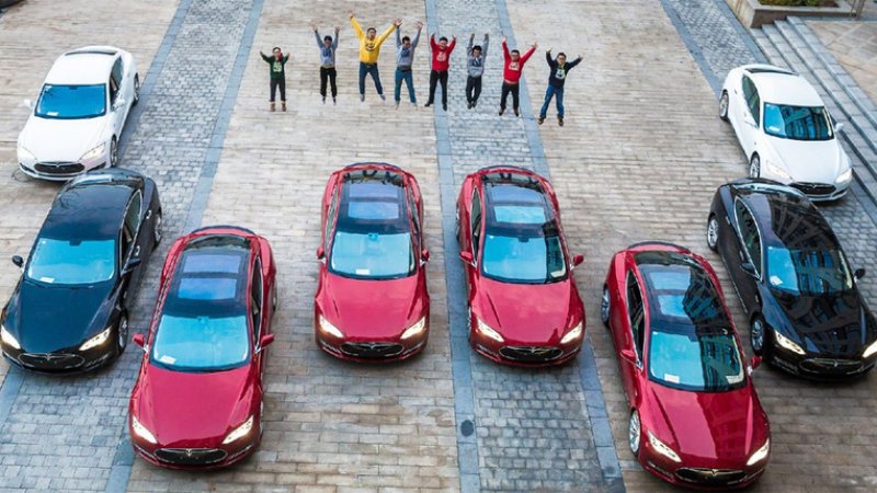 Chinese Company Gives Tesla Model S Sedans as Bonus