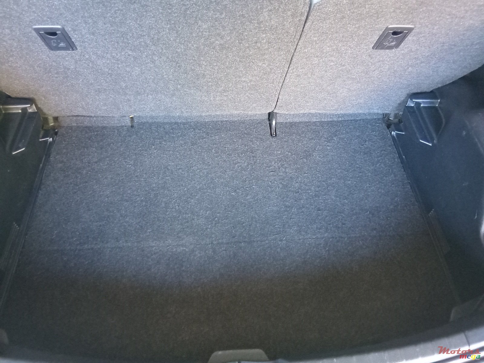 2013' Toyota Vitz None photo #6