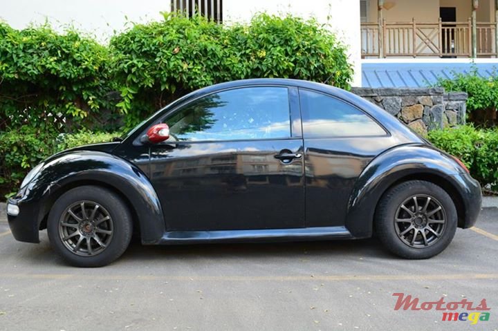 2006' Volkswagen Beetle photo #2