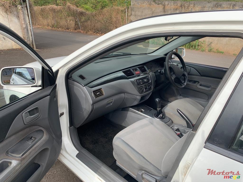 2006' Mitsubishi Lancer photo #5