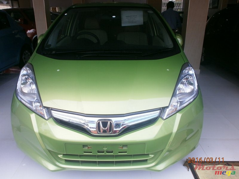 2012' Honda Fit hybrid photo #1