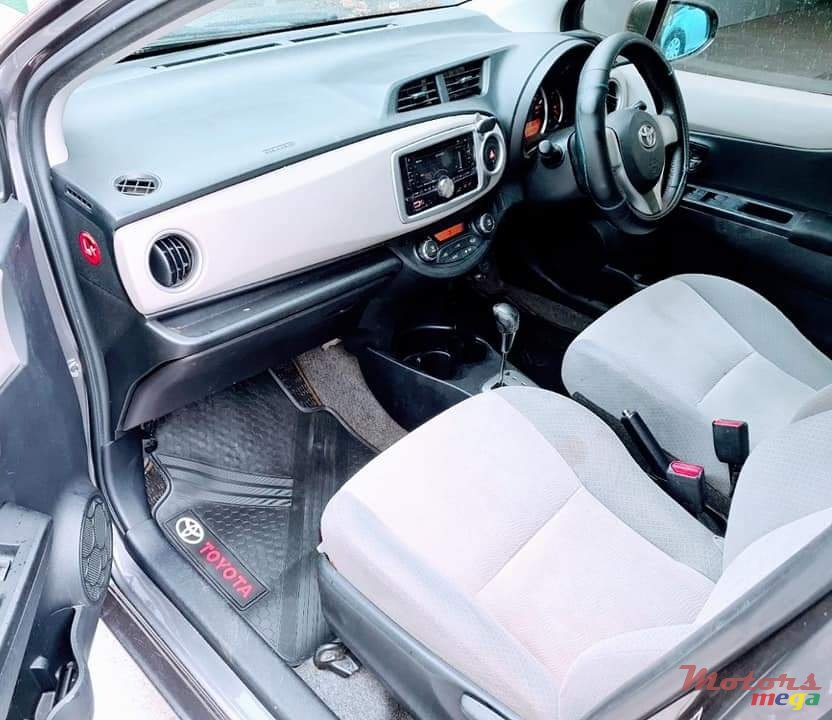 2012' Toyota Vitz photo #3