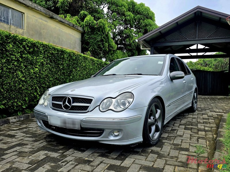 2005' Mercedes-Benz C 350 photo #2