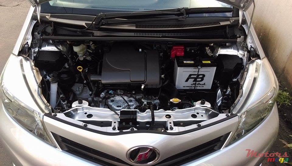 2012' Toyota Vitz photo #3