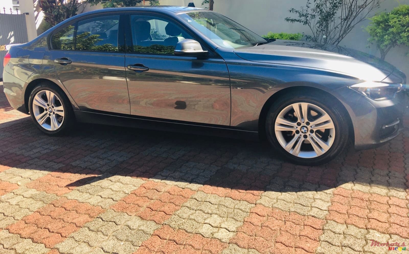 2013' BMW 3 Series photo #3