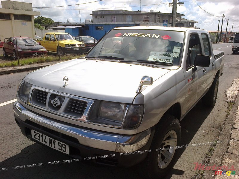 1999' Nissan Hardbody photo #1