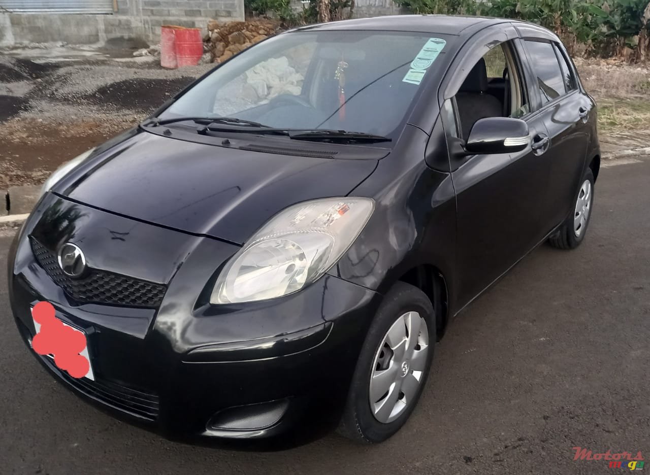 2010' Toyota Vitz photo #2