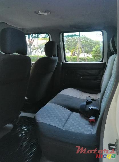 2012' Nissan photo #4