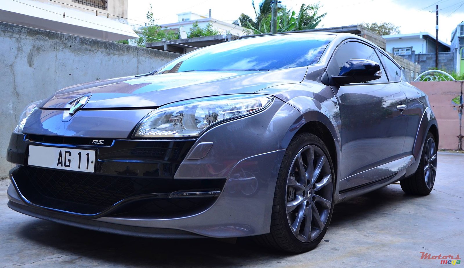2011' Renault Megane RS photo #1