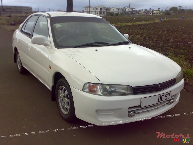 1997' Mitsubishi Lancer GLX photo #1
