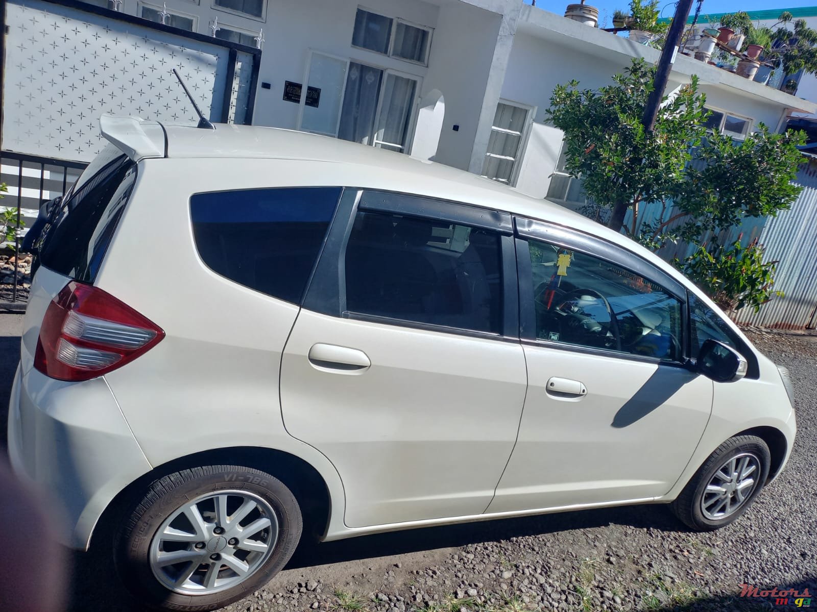 2009' Honda Fit Essence photo #3