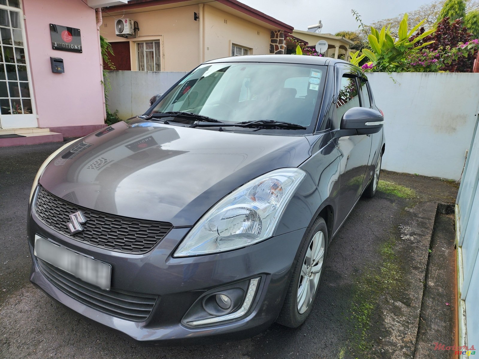 2015' Suzuki Swift photo #3