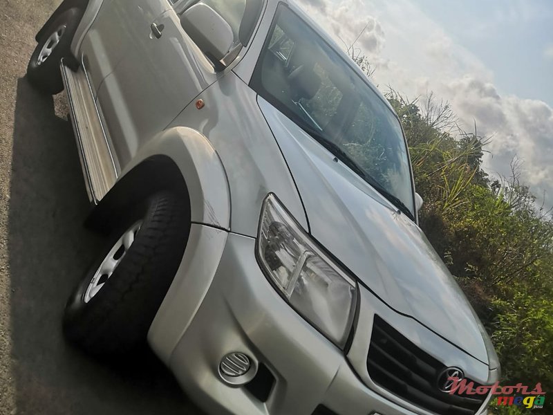 2013' Toyota Hilux 4x4 2.5 photo #1