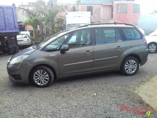2008' Citroen C4 Picasso photo #2