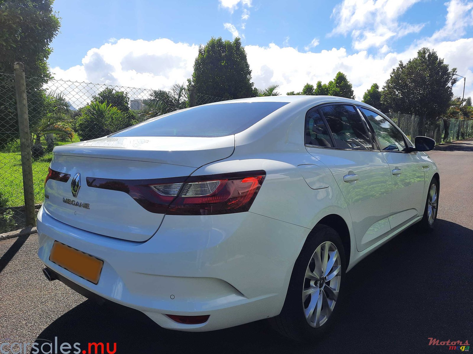 2017' Renault Megane Sedan photo #4