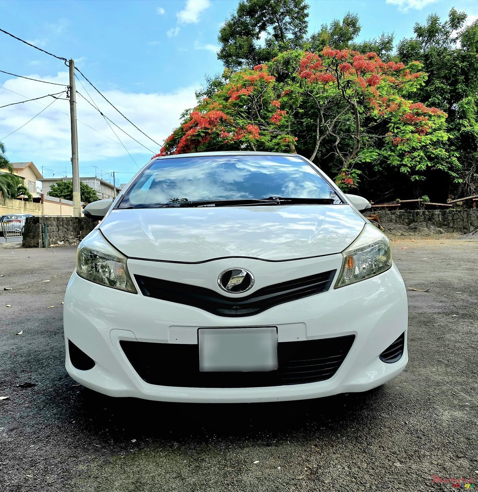 2013' Toyota Vitz photo #1