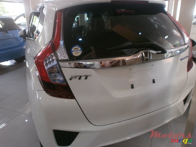 2014' Honda FIT USA Hybrid photo #2