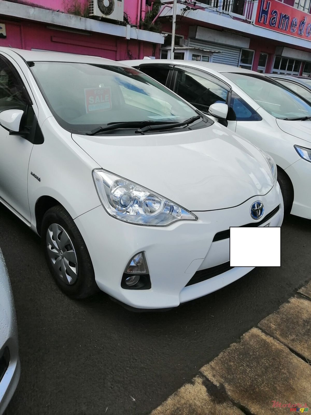 2015' Toyota Aqua photo #2