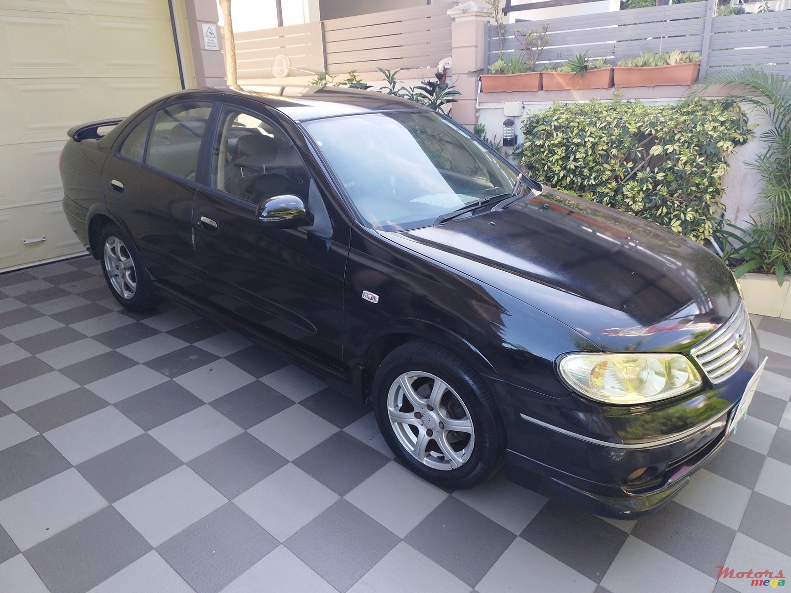 2005' Nissan Sunny photo #2