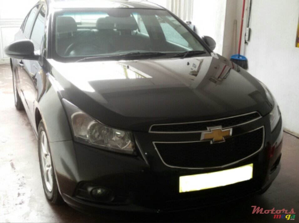 2011' Chevrolet Cruze photo #1