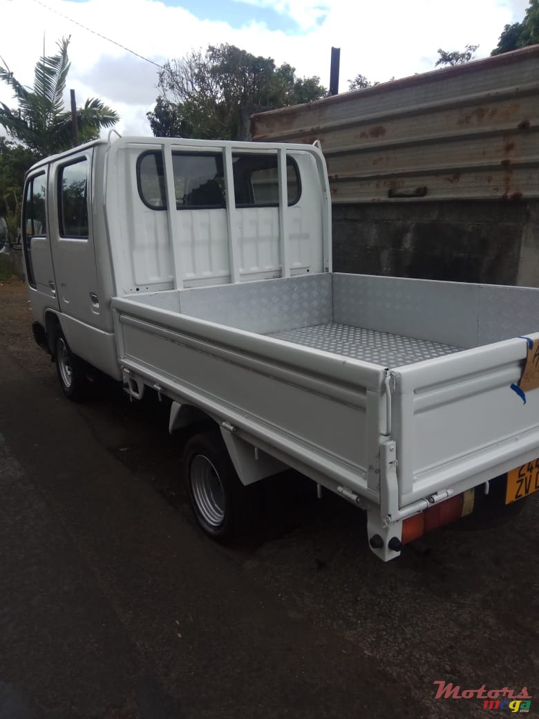 2002' Nissan Atlas photo #1