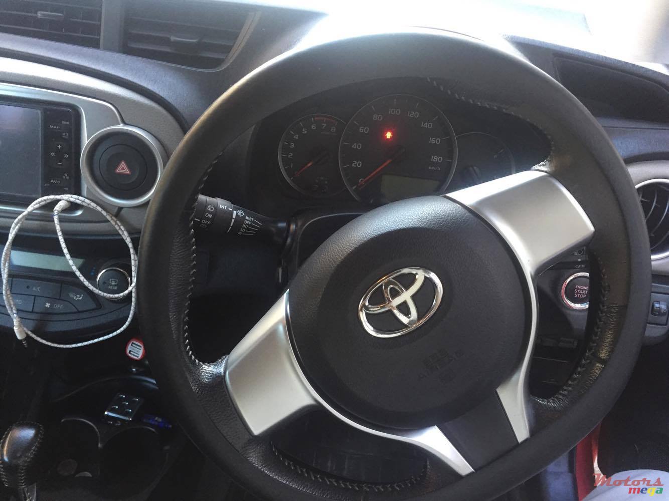 2011' Toyota Vitz photo #4