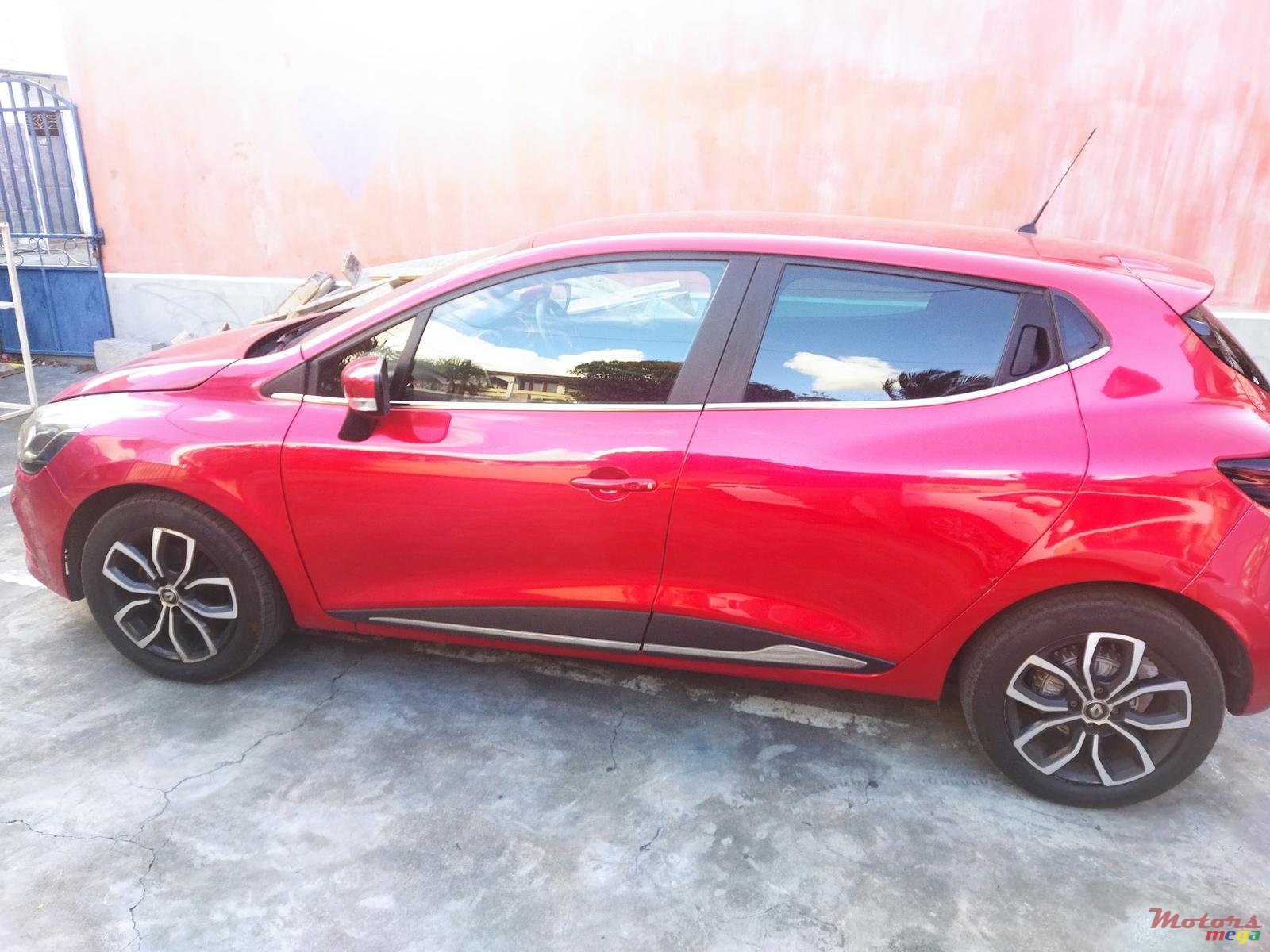2019' Renault Clio photo #1