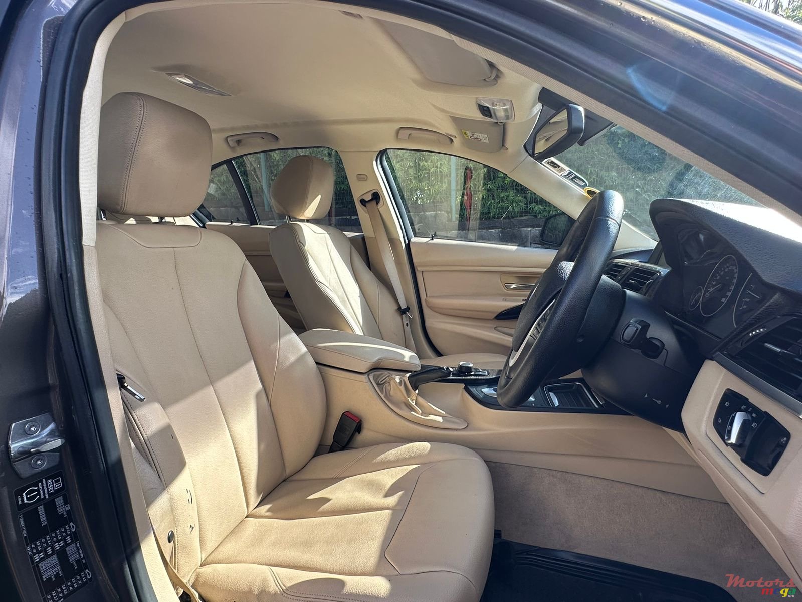 2015' BMW 316i photo #6