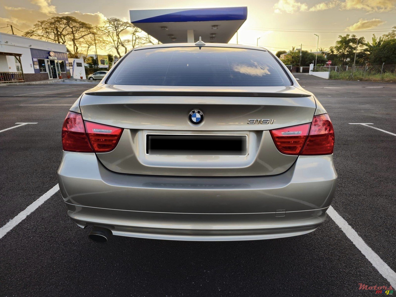 2011' BMW 316 i photo #3