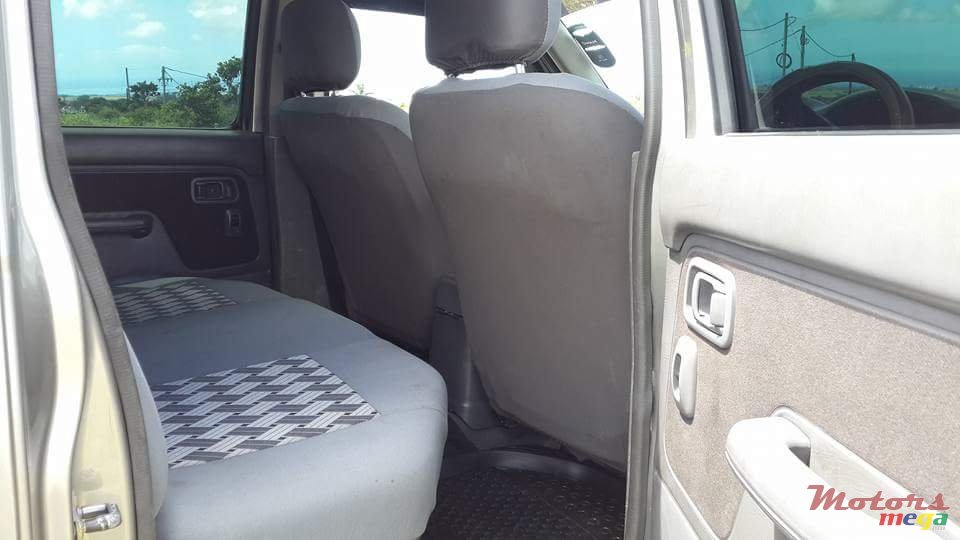 2004' Nissan Pickup Hardbody Predator photo #5