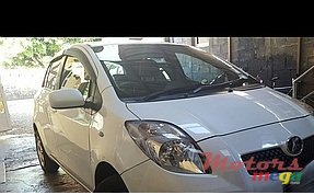 2005' Toyota Vitz photo #1