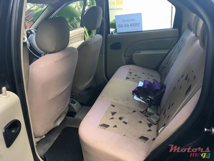 2008' Renault Logan photo #2