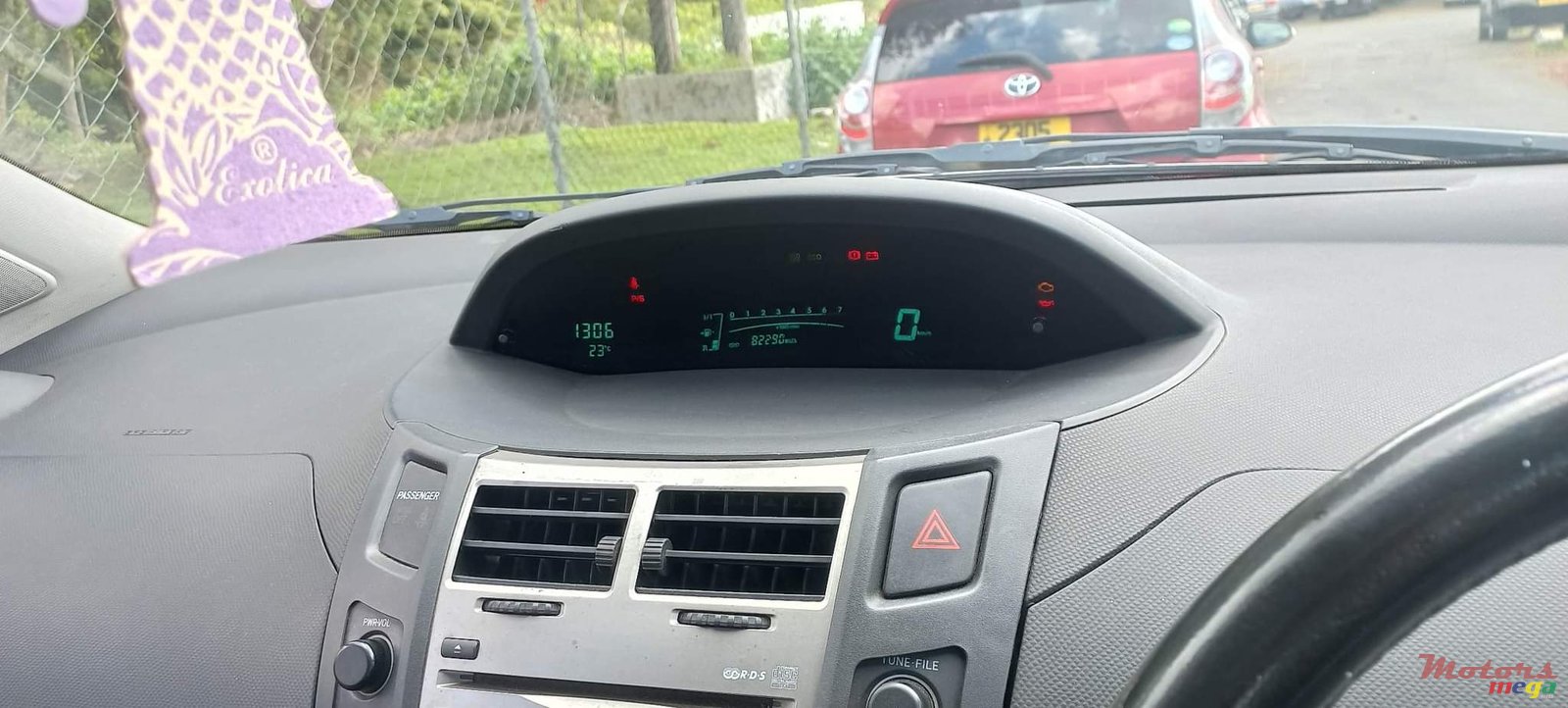 2009' Toyota Yaris photo #5