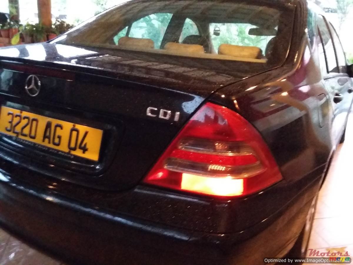 2004' Mercedes-Benz C-Class photo #3