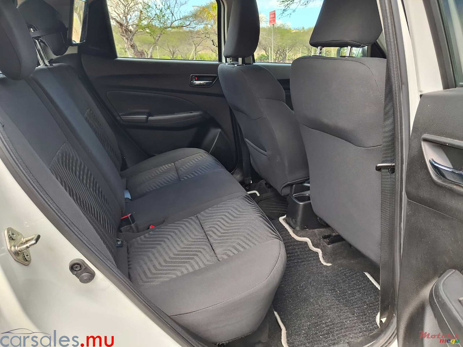 2023' Suzuki Swift GLX 1.2 photo #5