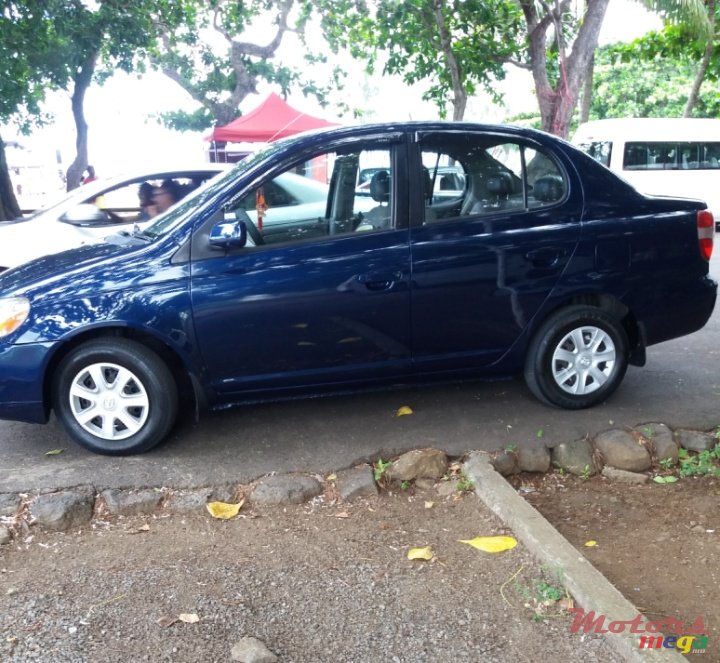 2000' Toyota platz photo #1