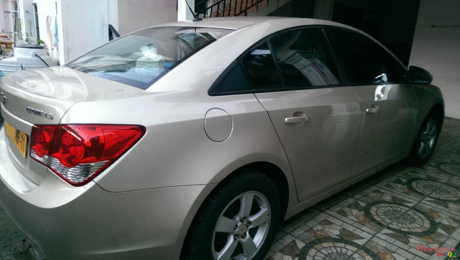 2011' Chevrolet Cruze photo #2