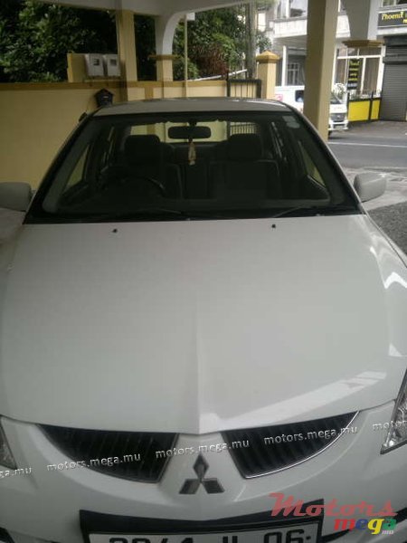 2006' Mitsubishi Lancer photo #3
