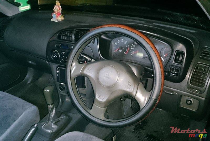 1998' Mitsubishi Lancer photo #11