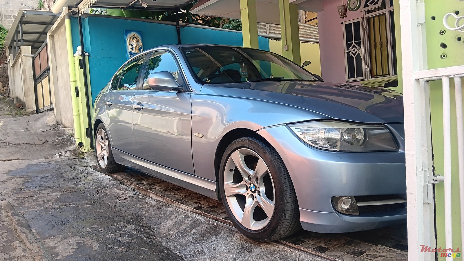 2011' BMW 316 photo #5