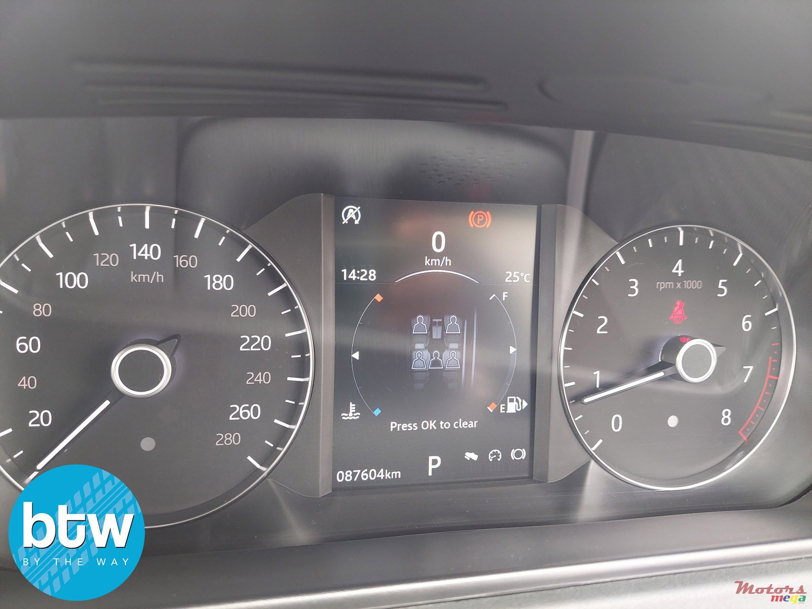 2018' Land Rover Range Rover Velar photo #7