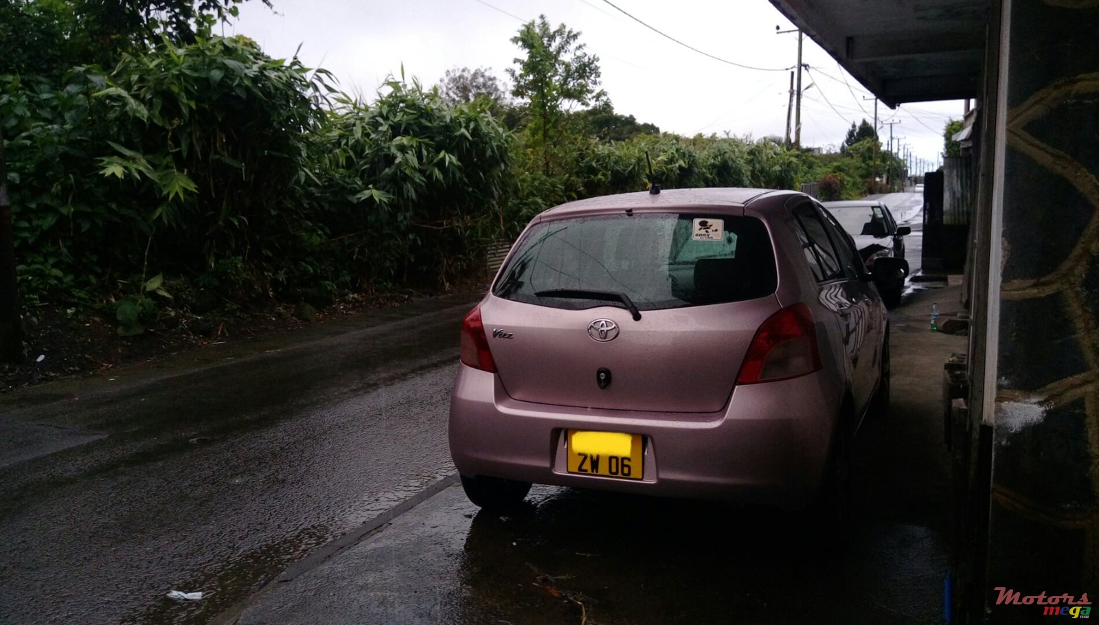 2006' Toyota Vitz photo #2