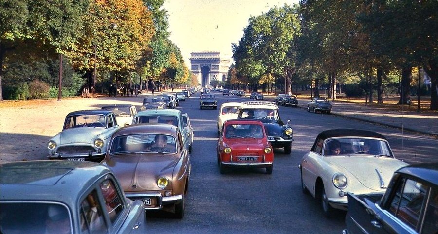 Parisian ban on old cars has officially taken effect