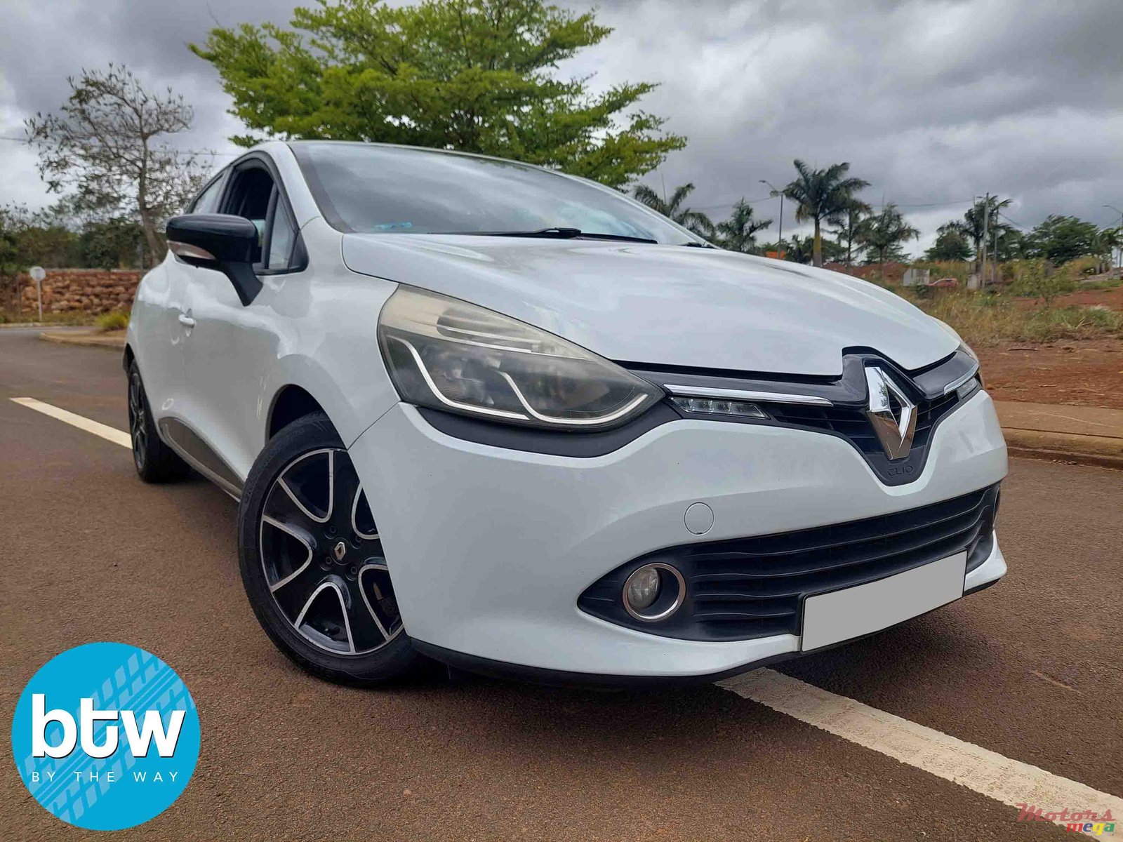 2015' Renault Clio photo #1