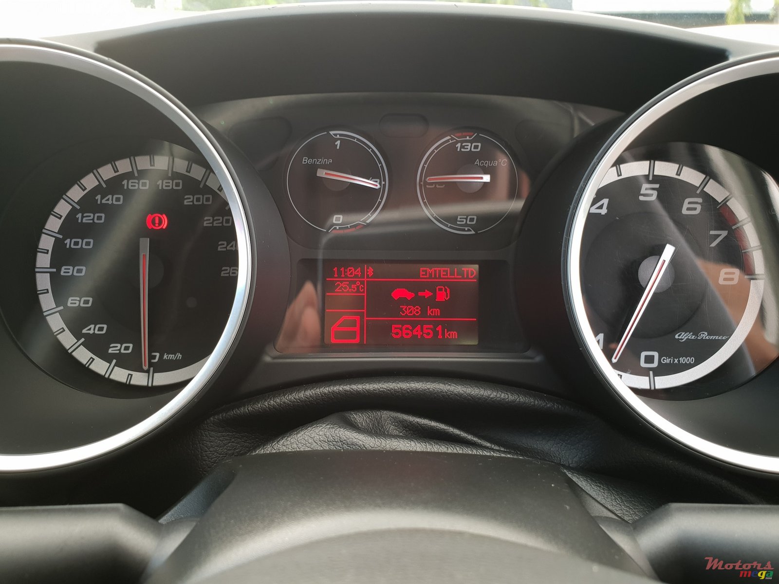 2011' Alfa Romeo Giulietta photo #6