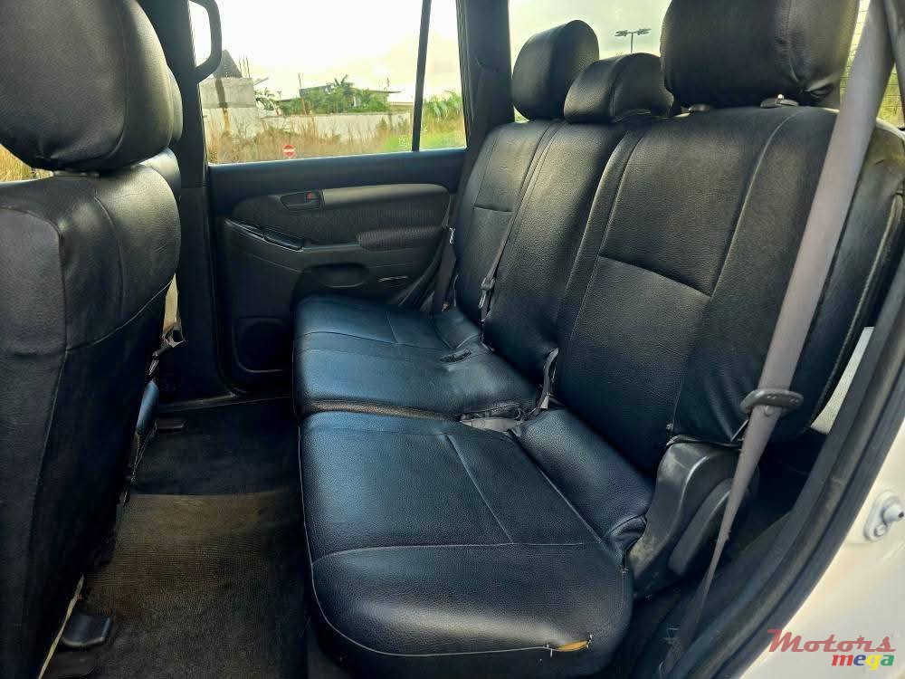 2003' Toyota Land Cruiser photo #4